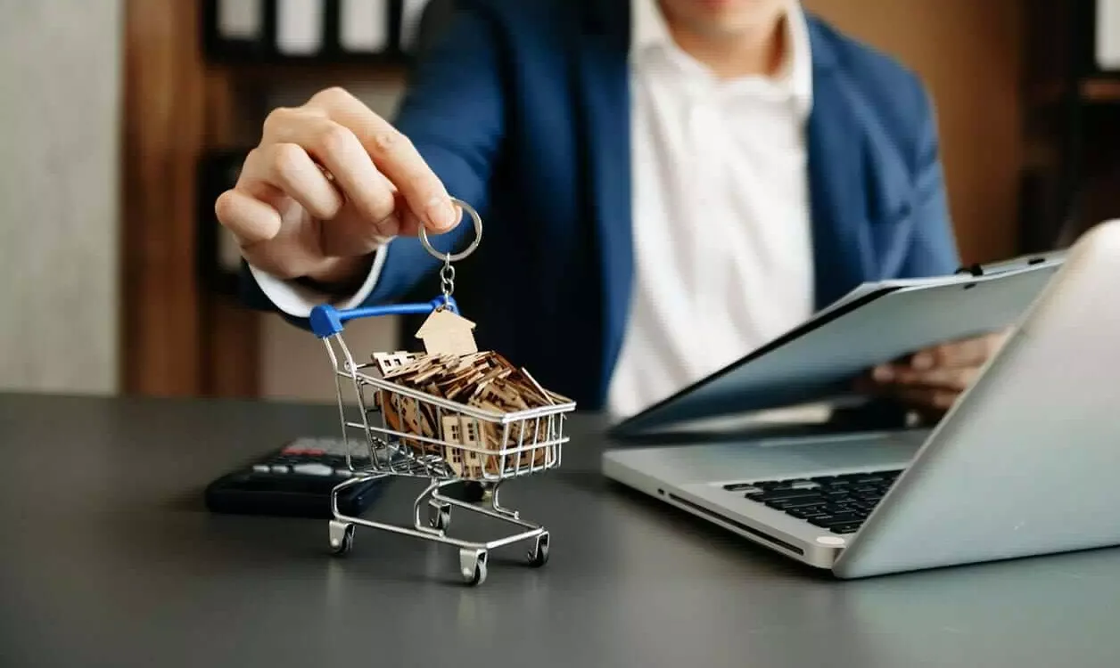 Online Commerce Strategic Outsourcing for E-commerce and Retailers