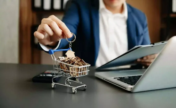 Online Commerce Strategic Outsourcing for E-commerce and Retailers